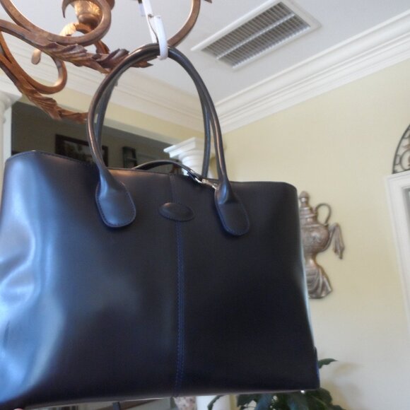 Tod's Dark Navy Blue Smooth Calf Leather "D" Shoulder Bag - Picture 3 of 16